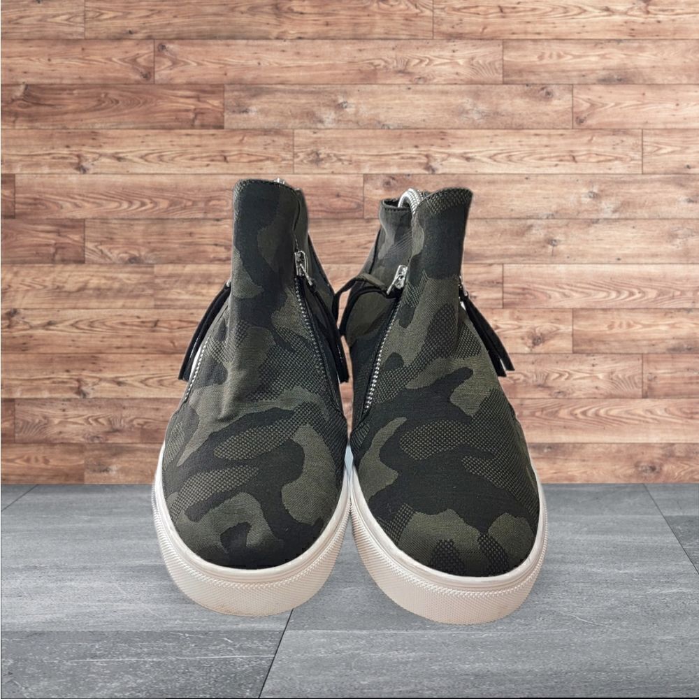 Steve Madden Womens Sneakers Shoes Camouflage Zipper High Top 8M - Picture 2 of 6